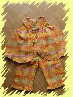 Modell aus der Ottobre 1 / 2002 (Schürze und Rüschenhose - Gr. 80)